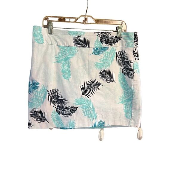 Preswick & Moore    pull on leaf Print   Skort Sz L - Picture 1 of 5